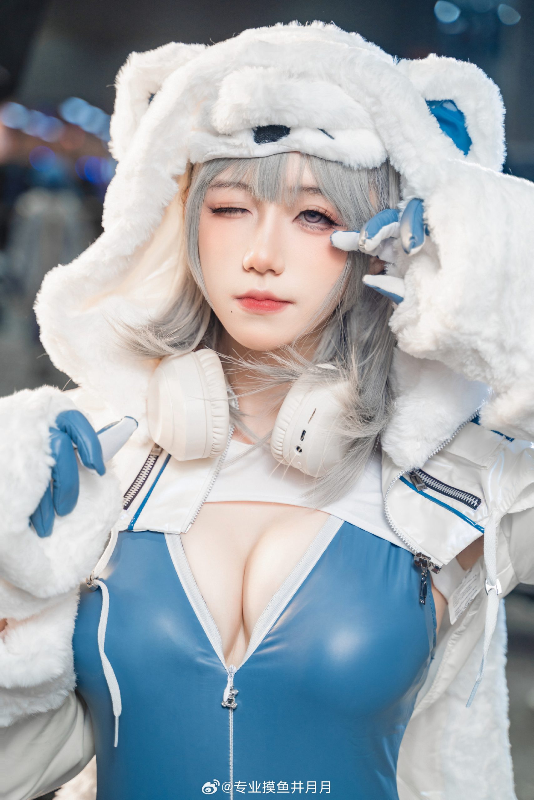 COSPLAY 可以抱一下大熊先生嘛 nikke:胜利女神@专业摸鱼井月月-次星岛